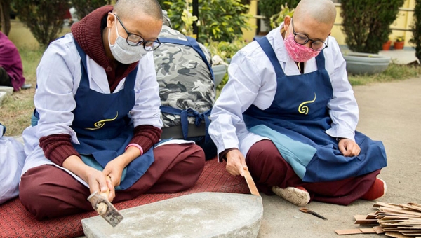Photo Story: The Incense-Making Project for Nuns Resumes for a Third Year