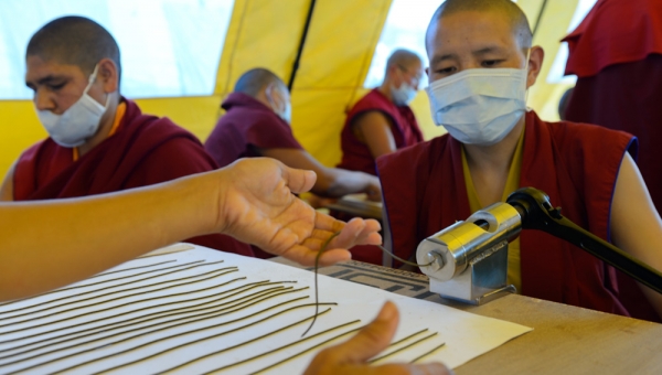 Slideshow: Nuns from Karma Kagyu Nunneries Learn to Make Incense